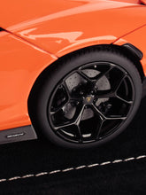 LAMBORGHINI REVUELTO MODELLINO IN SCALA 1:18 BY MR COLLECTION | Lamborghini Store